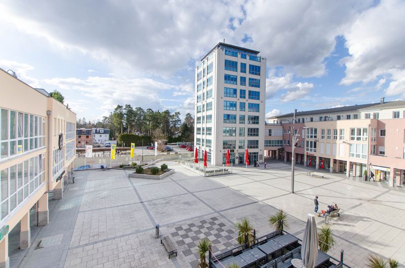 Baldhamer Ortskern, direkt am Marktplatz! Exklusive 3-Zimmer-Wohnung im "Turm"